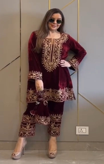 Beautiful Velvet dress with potli 🤩